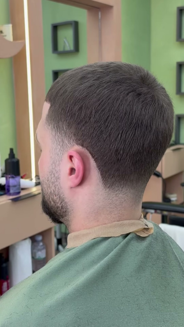 Fade në Mustaqe Saloon