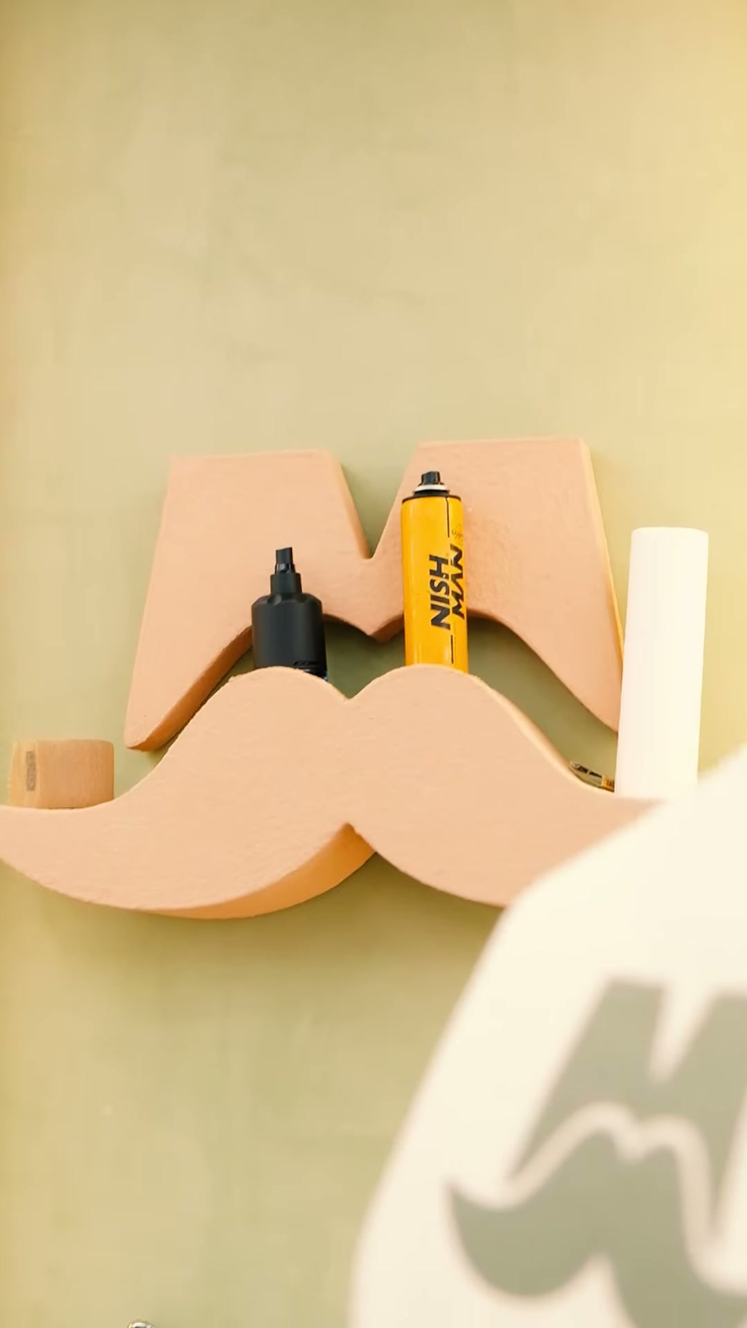 Mustaqe Saloon, 11